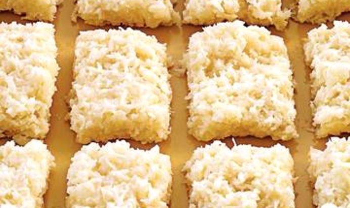 Кокосовые пирожные со сгущенкой