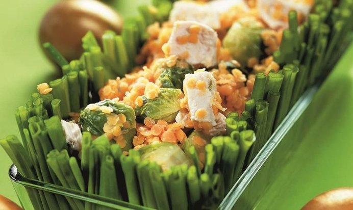 Расстегаи с семгой с шафранным бульоном