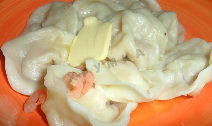 Пельмени с креветками и сыром