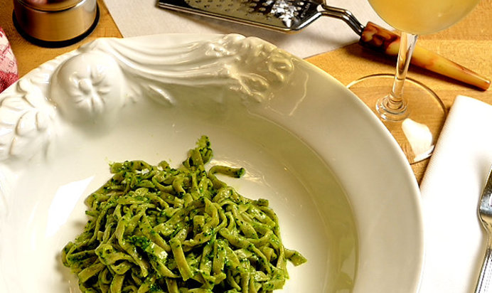 Рисовая лапша с соусом Песто