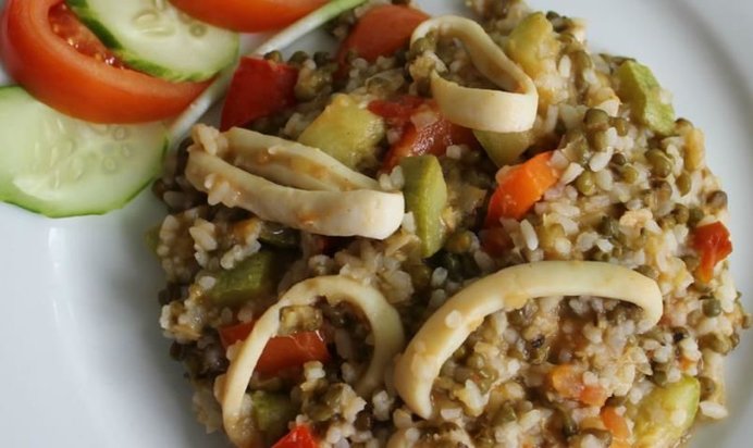 Ризотто с кальмарами и фасолью Маш