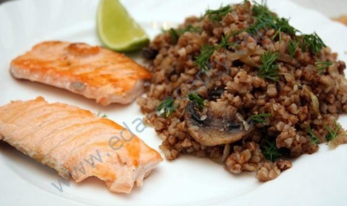 Каша гречневая с грибами и семгой