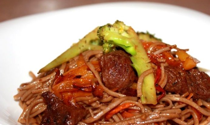 Гречневая лапша с говядиной