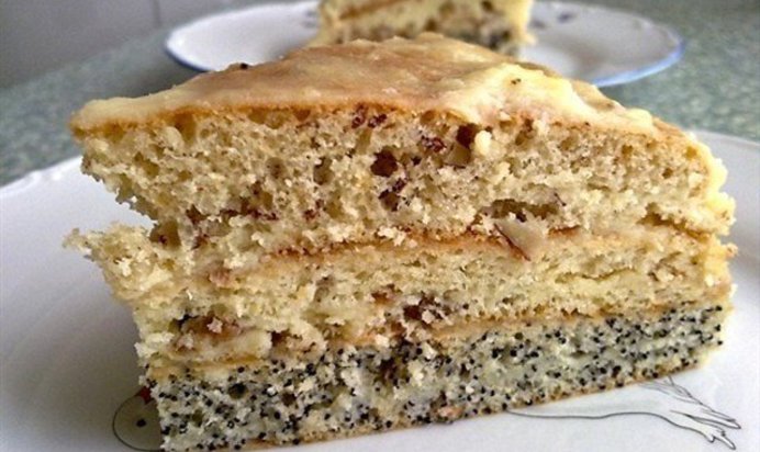 Шарлотка с маком и яблоками