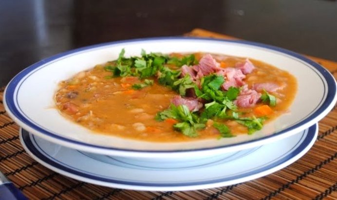 Гороховый суп из свиной рульки