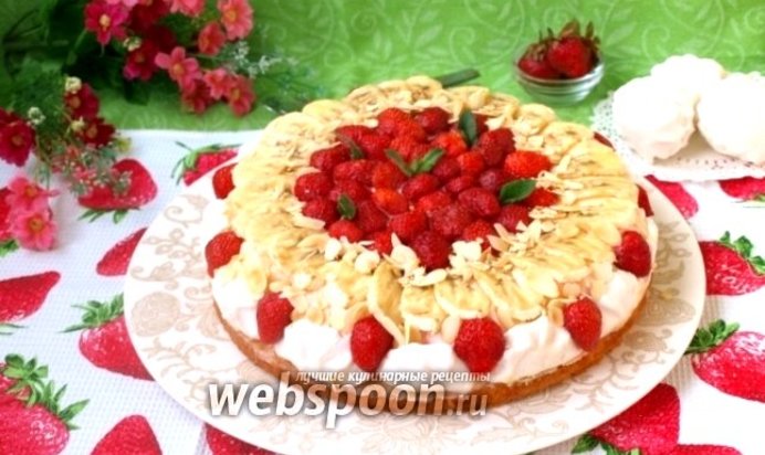Клубнично-банановый торт с зефиром
