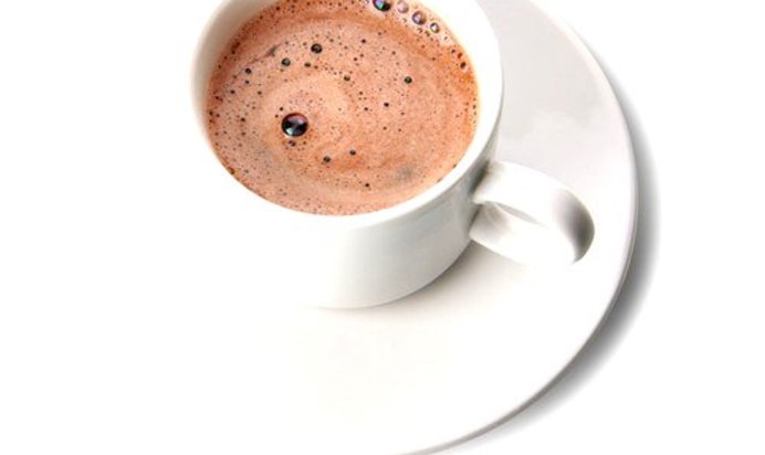 Горячий кофе с шоколадом и бренди