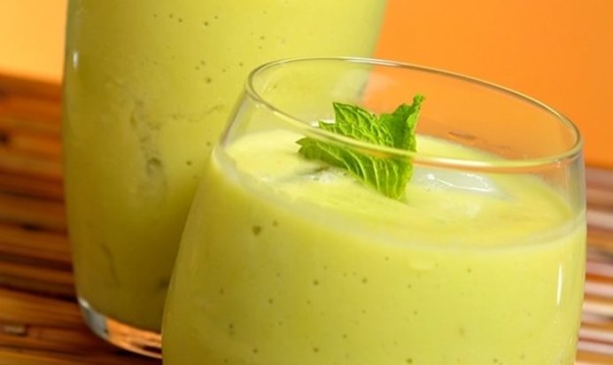 Банановый смузи с базиликом