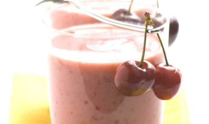 Вишнево-ванильный смузи с йогуртом