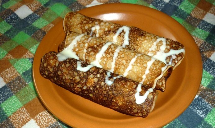 Шоколадные блинчики с персиками