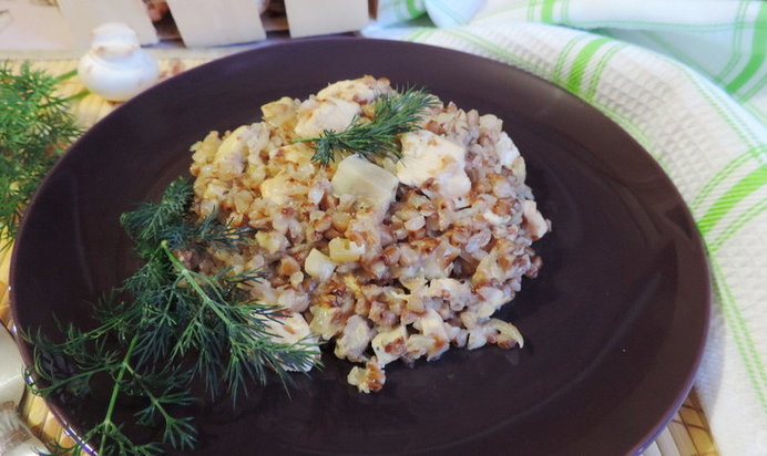 Сливочная гречка с грибами и курицей