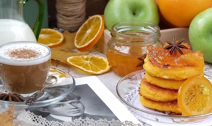 Сырники с морковью и пряным цитрусовым соусом с апельсинами и кумкватами