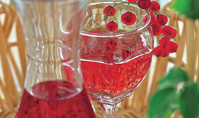 Клубнично-смородинное вино