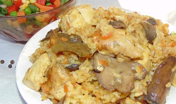 Плов с грибами и курицей в мультиварке