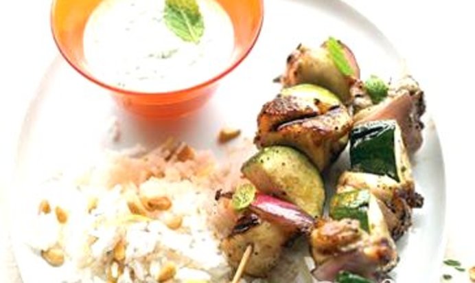 Куриный шашлык по-гречески с соусом