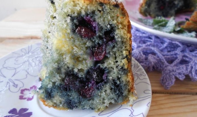 Чернично-лимонная шарлотка