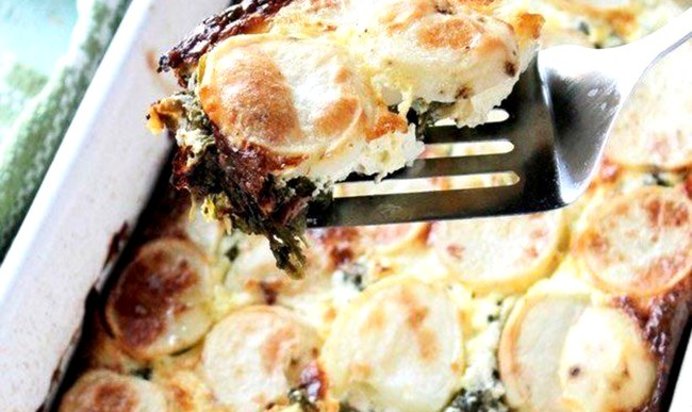 Картофельная запеканка с фетой и шпинатом