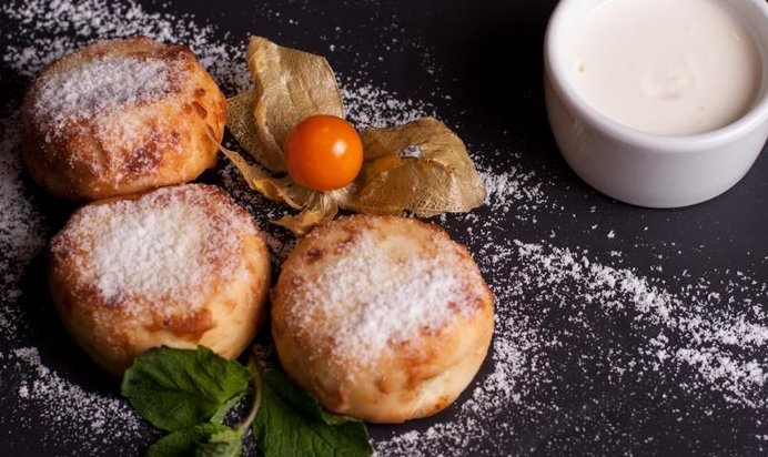 Сырники со сметаной