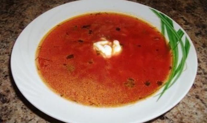 Обычный говяжьи борщ со свеклой и свежей капустой