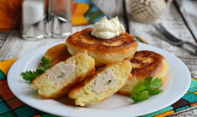 Оладьи с начинкой из куриного фарша