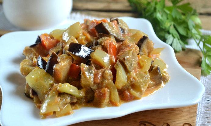 Овощи под сметанным соусом