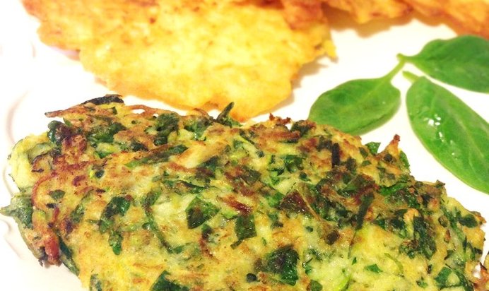 Детокс оладьи из цукини с зеленым луком и мятой