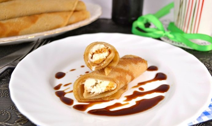 Кофейные блинчики с творожной массой и кофейным сиропом