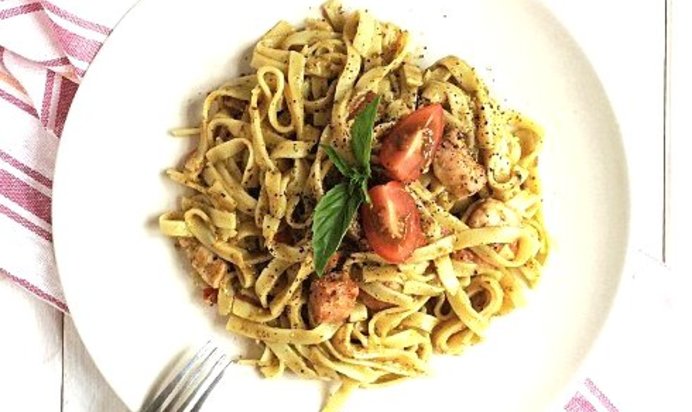 Феттучини с песто и курицей