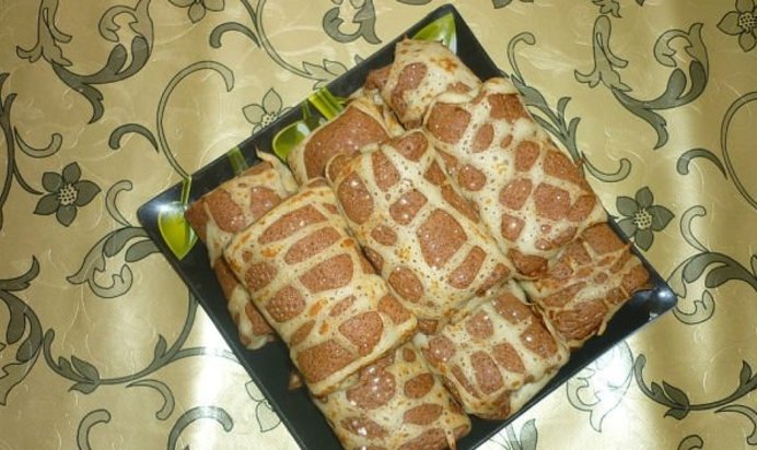 Шоколадно-ванильные блинчики с малиново-творожно-медовой начинкой