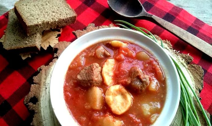 Гуляш по-венгерски с клецками