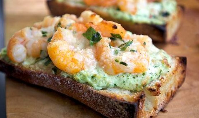 Бутерброды с креветками и сыром