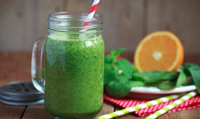 Зеленый смузи с мятой