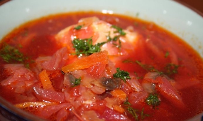 Борщ с шампиньонами на куриных окорочках