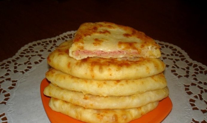 Лепешки с сыром и колбасой