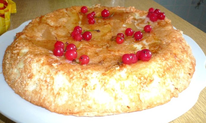 Шарлотка с яблоками