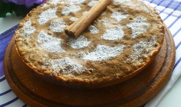 Кекс на яблочном пюре с орехами