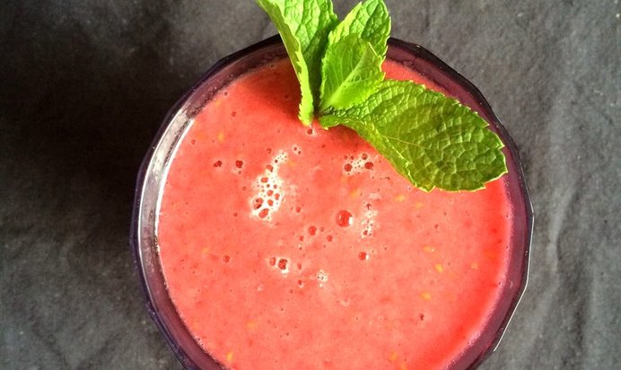 Малиново-ананасовый смузи