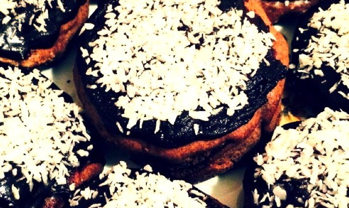 Шоколадный кекс с шоколадным соусом