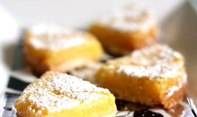 Лимонные пирожные с кедровым орехом