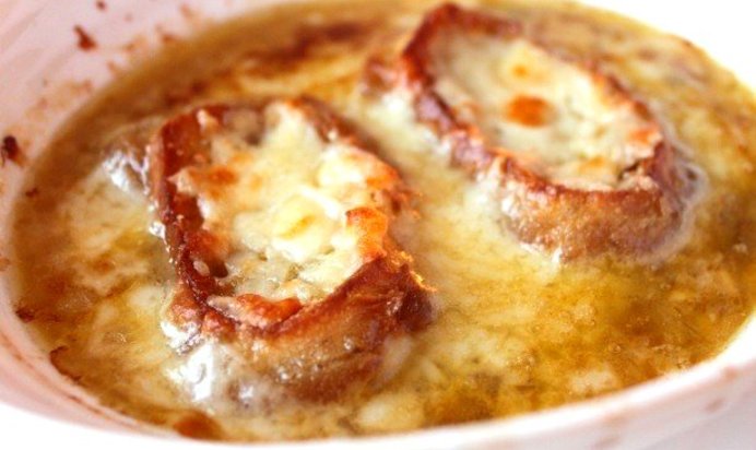 Суп луковый с белым вином