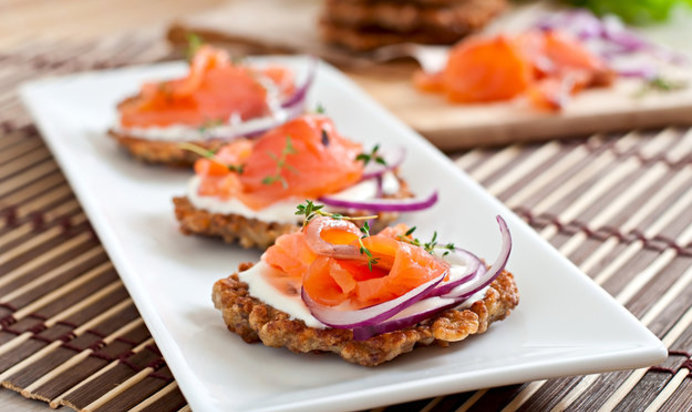 Картофельные оладьи с семгой