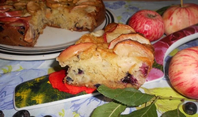 Смородиново-яблочная шарлотка