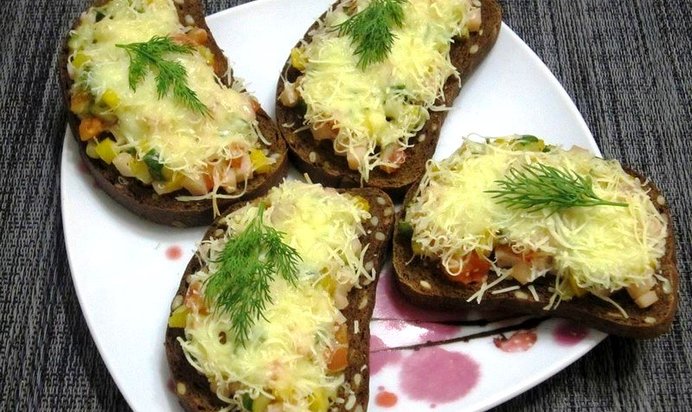 Горячие фитнес-бутерброды с ветчиной и сыром