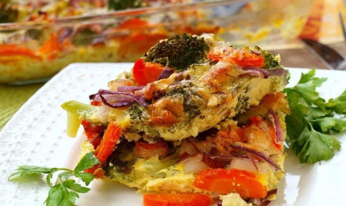 Запеканка из брокколи с копчёной грудинкой