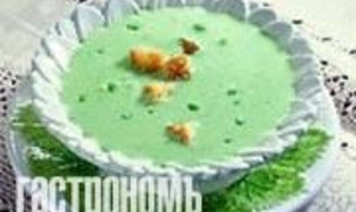 Суп-капучино из молодого горошка с крутонами