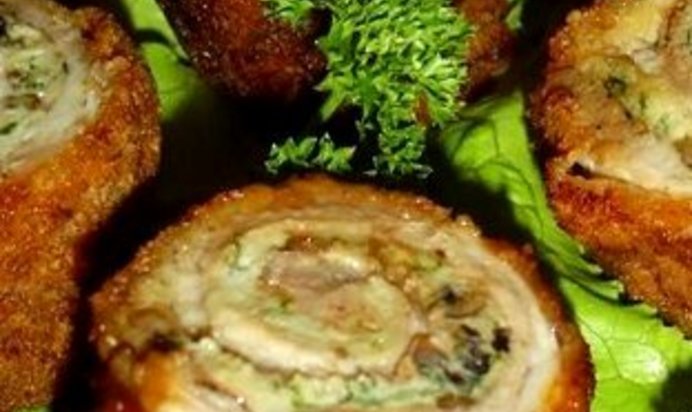 Свиные рулеты с омлетом и грибами