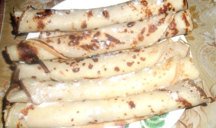 Блины на молоке с сахарной пудрой