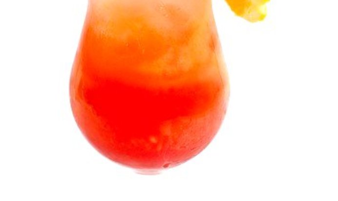 Газированный клюквенный чай с водкой