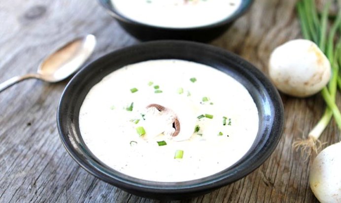 Сливочный крем-суп из шампиньонов с гренками