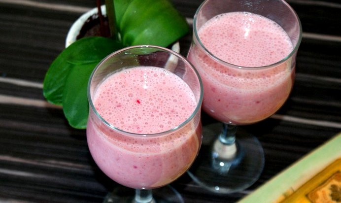 Фруктово-ягодный смузи с кефиром